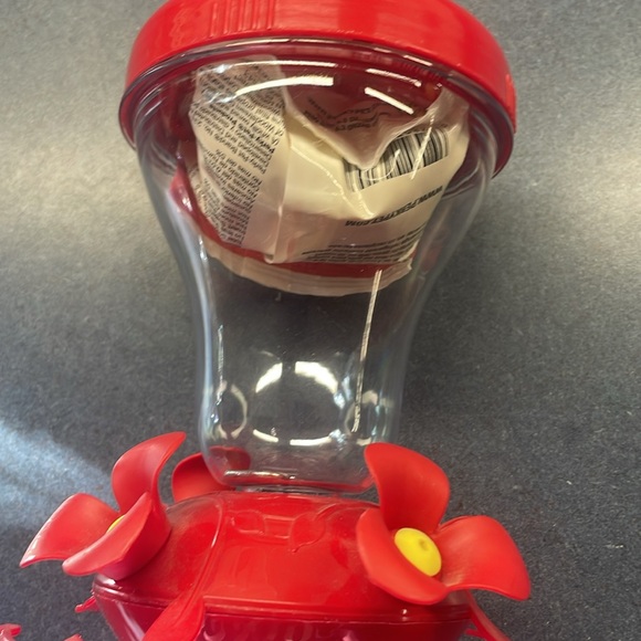 New hummingbird feeder - Picture 4 of 5